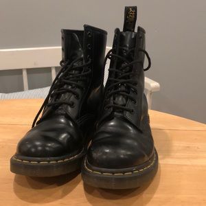 Dr. Martens Women’s 1460 Smooth